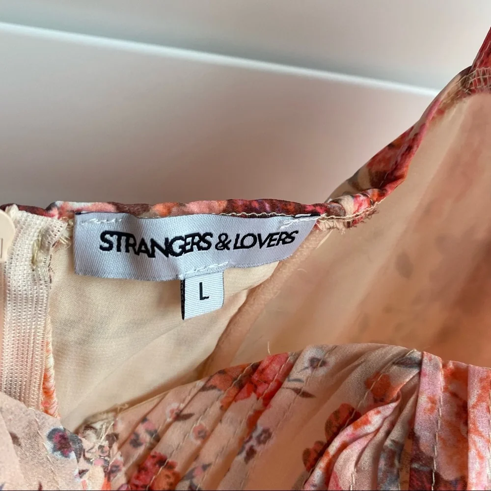 Strangers & Lovers beautiful floral dress - Picture 6 of 6